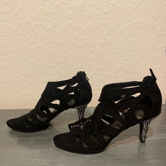 Shoes - Picture 3 of 4